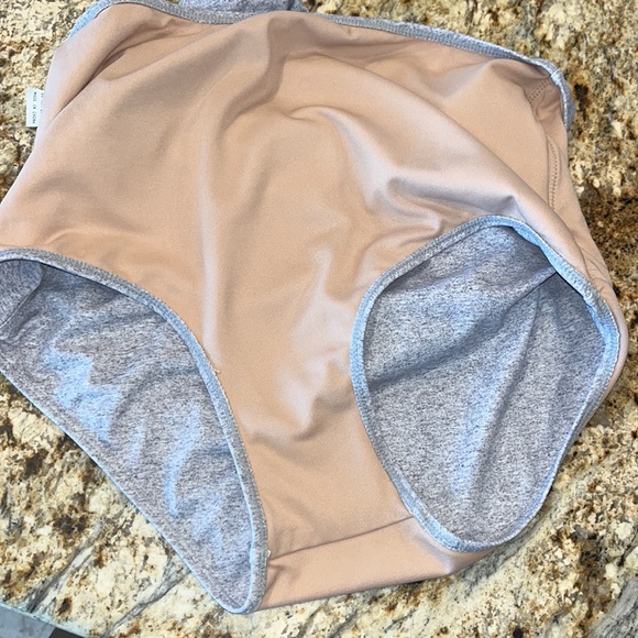 KORTNI JEANE womens size M swimsuit tie-up-front bottoms in gray. - Picture 10 of 10